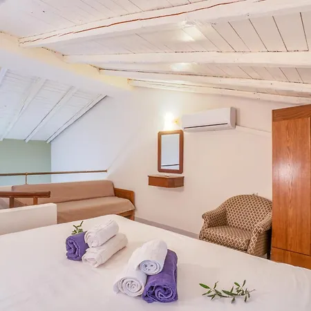 Corfu Club Maisonette 2 *